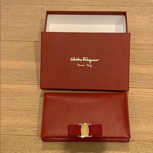 Ferragamo Wallet on Chain